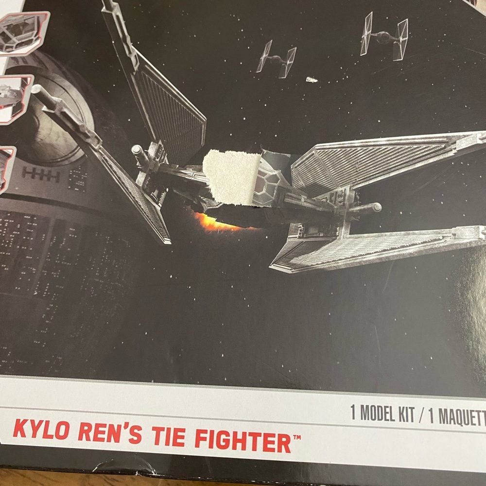 Revell‎ Star Wars The Last Jedi Kylo Ren’s Tie Fighter Snap Tite, 85-164